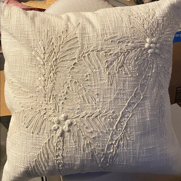 NWT Pottery Barn Palm Leaf Cream White Textured Knit Pillow Cover with sequins - Picture 3 of 11